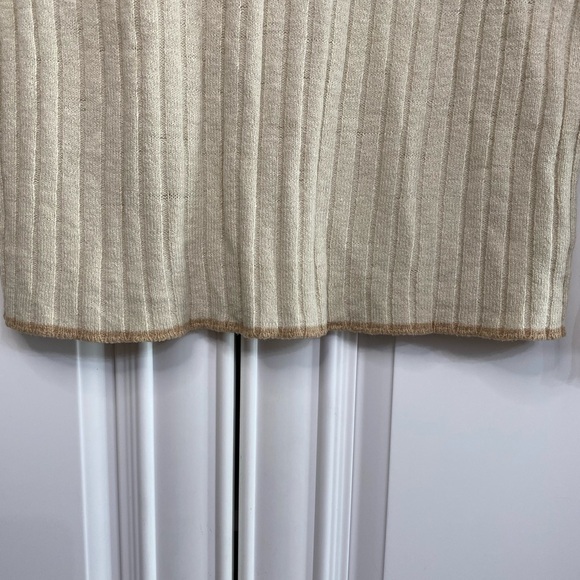 River Island Women’s Size Medium Cream Turtleneck Tan Line Along Hem and Cuffs - Picture 3 of 9
